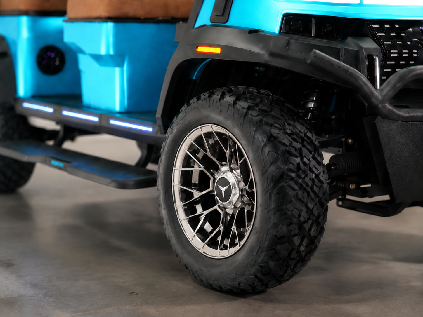 Vanta wheel, tire and independent suspension detail